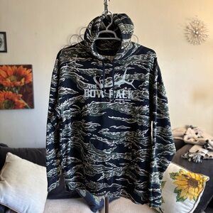 Bow Rack Tiger Hoodie Men’s 2XL